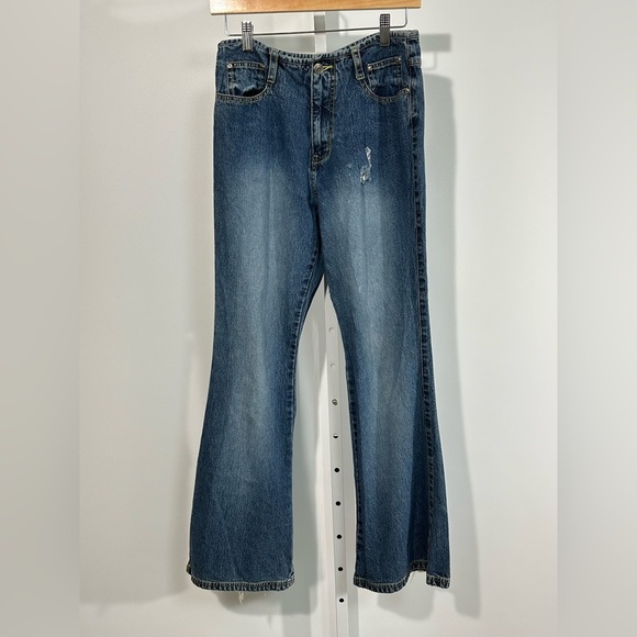 Y2K buckle back Flare Jeans Women’s size 4 Low Rise Denim - Picture 2 of 7